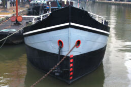 Angelegtes Schiff